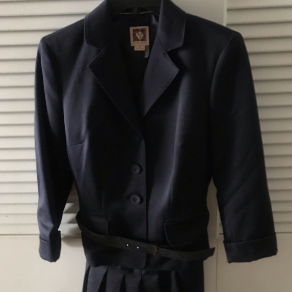 Women’s business pleated skirt suit w/ belt